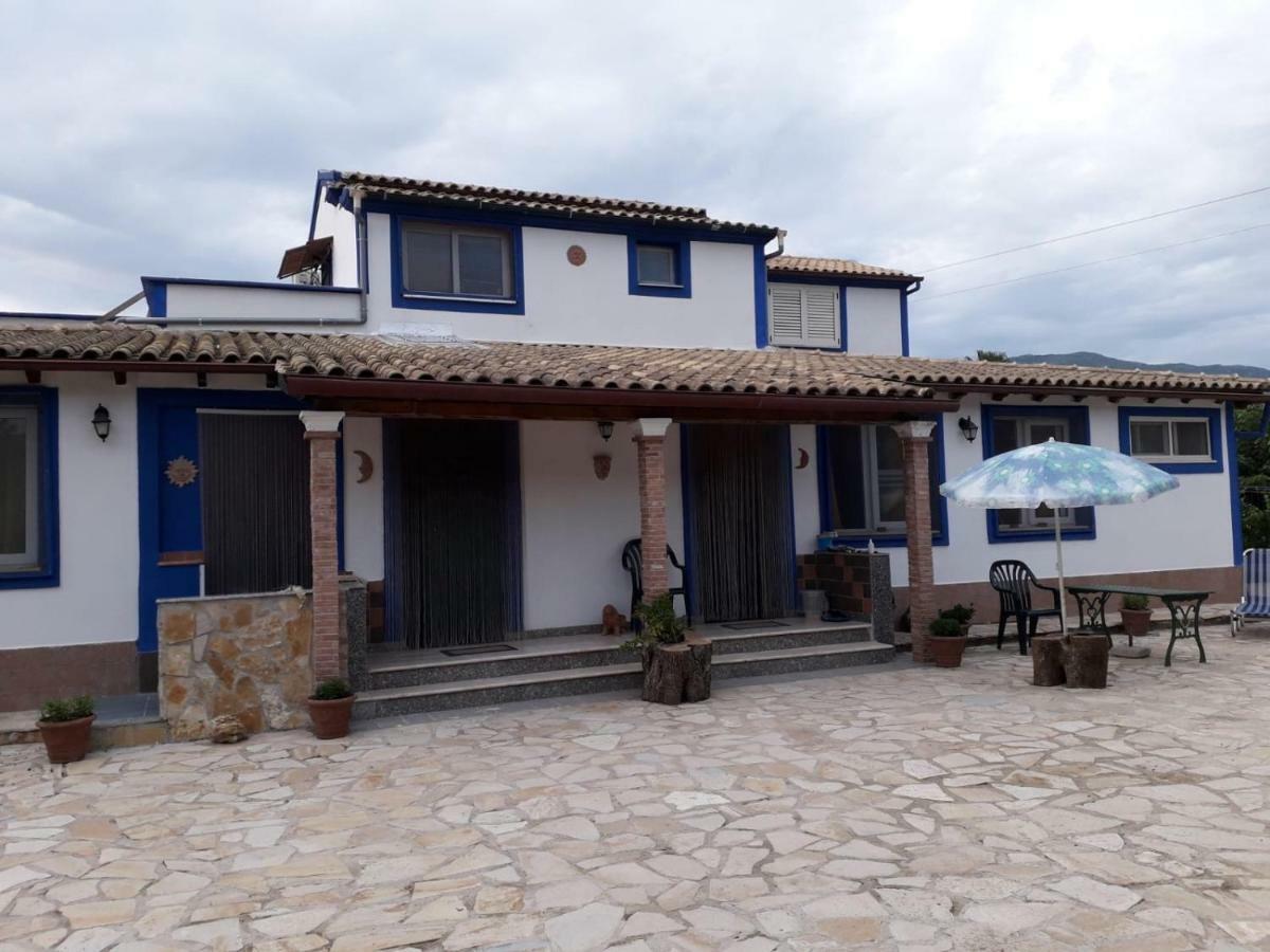 Villa Facen Gardelades Luaran gambar