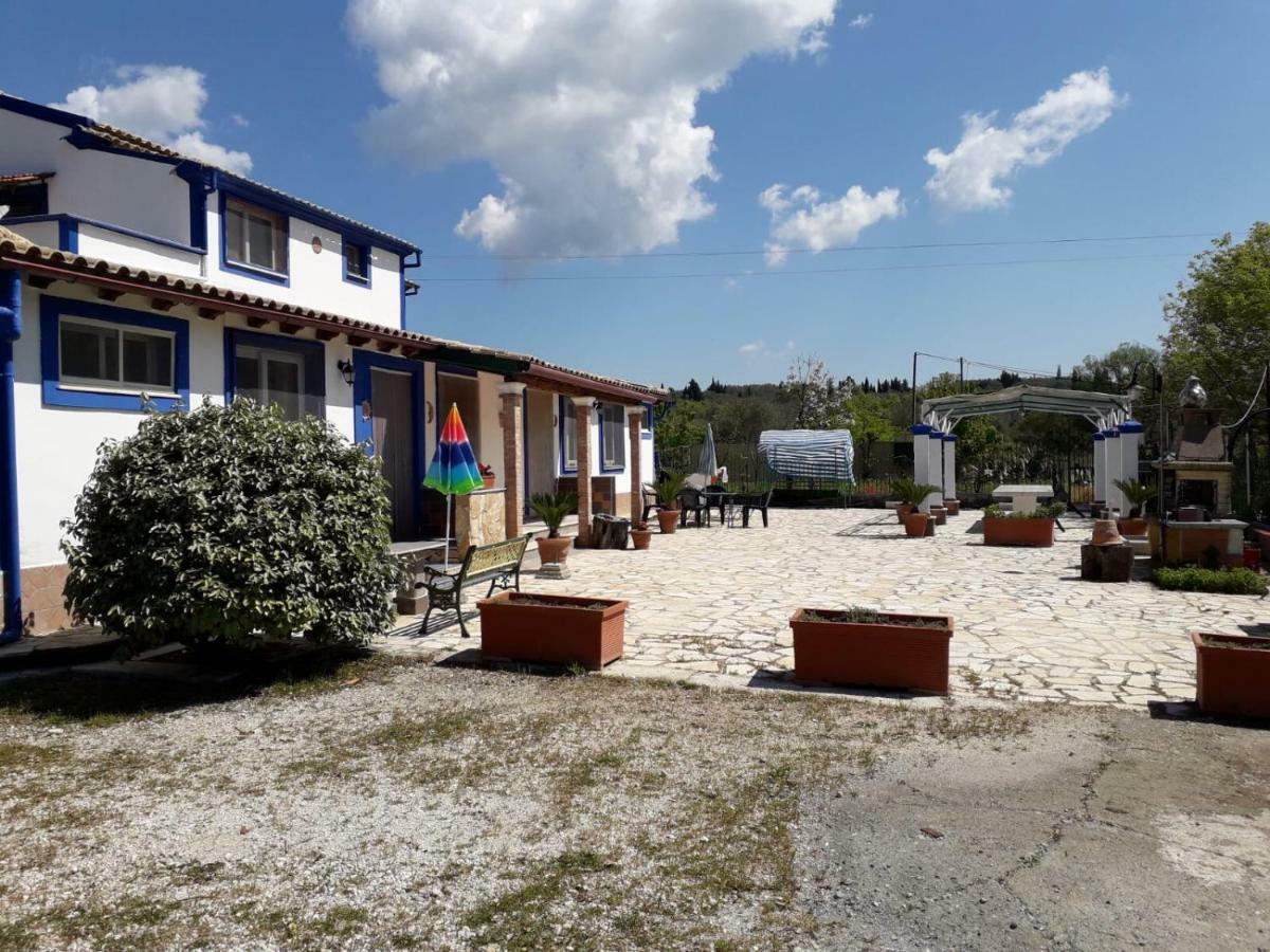 Villa Facen Gardelades Luaran gambar